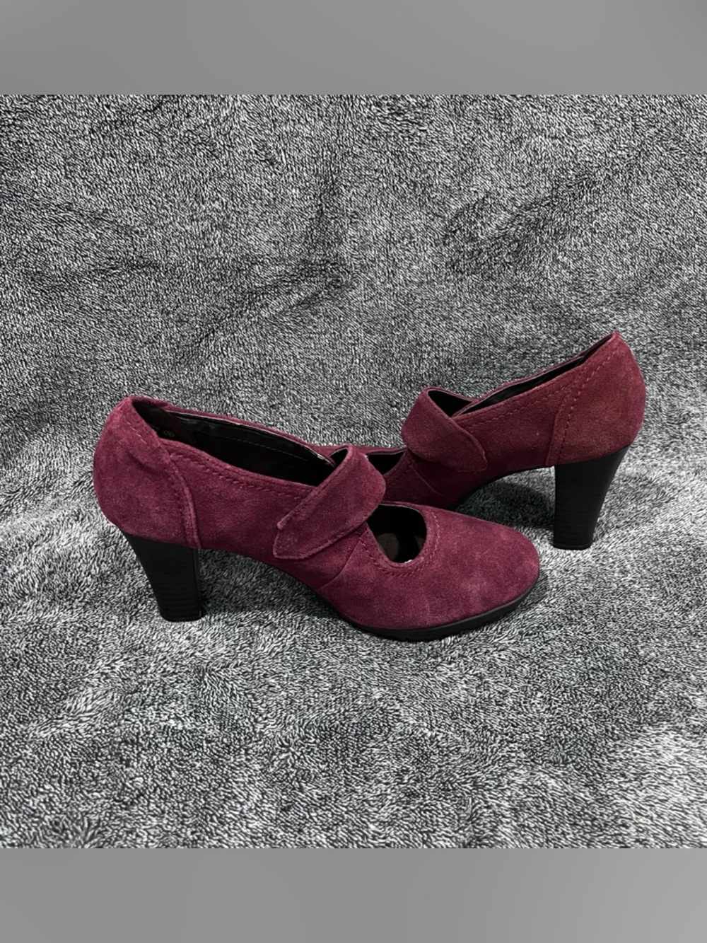 Aerosoles HEELREST Mary Jane Pumps, Women's Burgundy suede pump Heels size 6